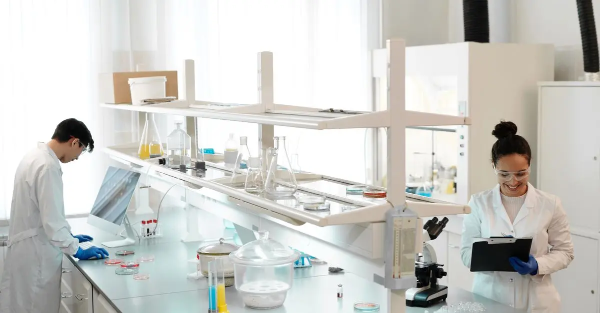 Surmonter les Défis de la Découverte Scientifique au XXIe Siècle