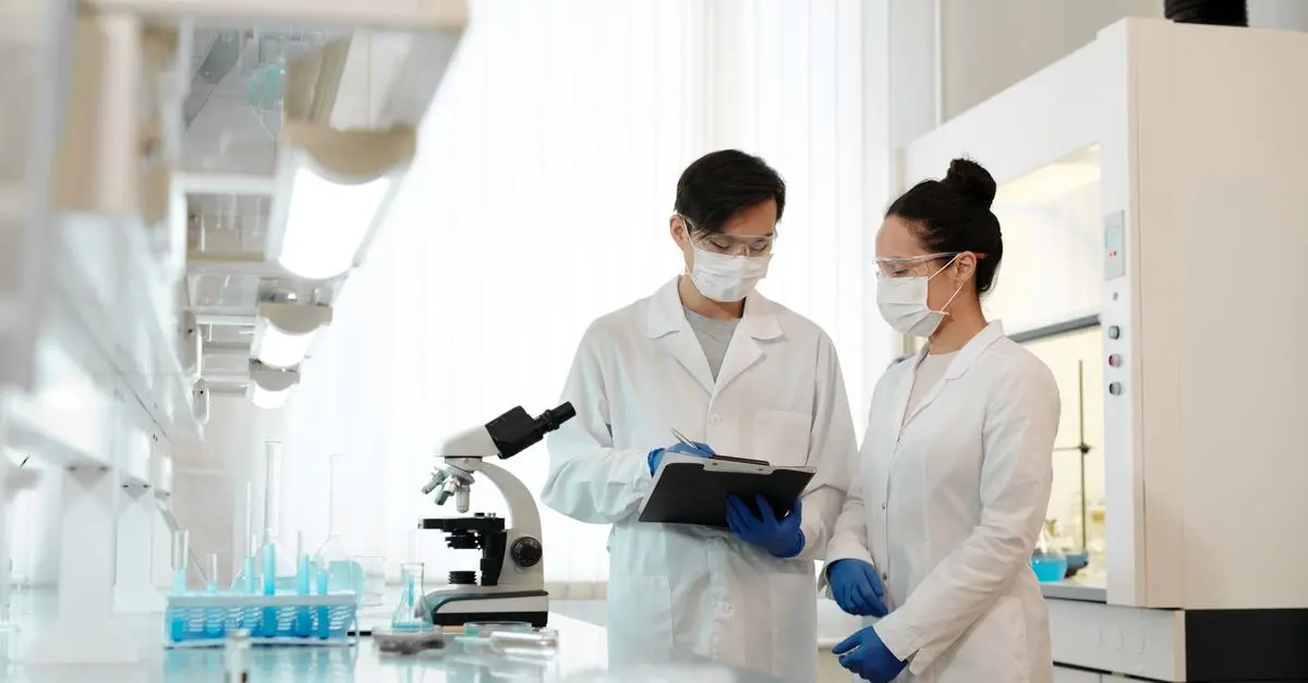 Comment surmonter les défis de la découverte scientifique