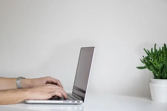 Surmonter les Défis de l'Éducation Continue en Ligne