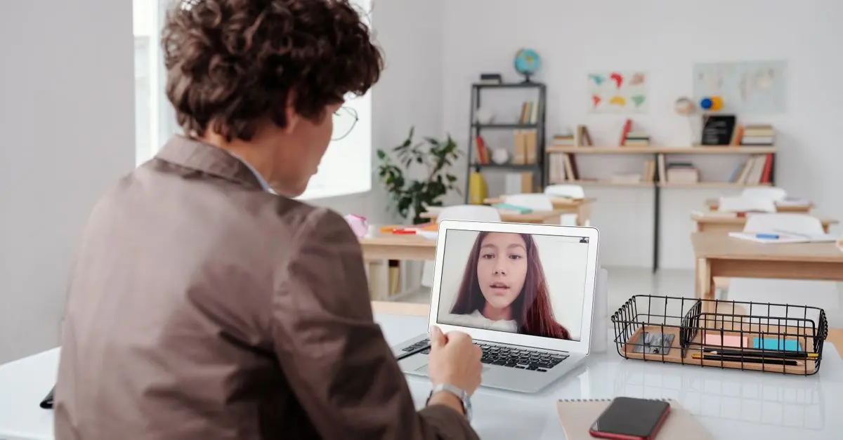 Surmonter les Défis de l'Éducation à Distance : Stratégies Clés